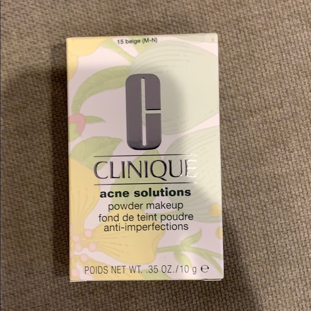 New in box Clinique acne solutions powder makeup.